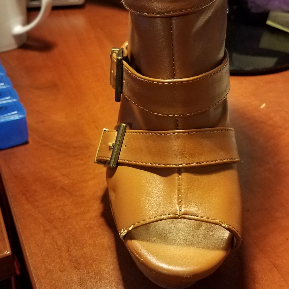 Shoes - Picture 2 of 3